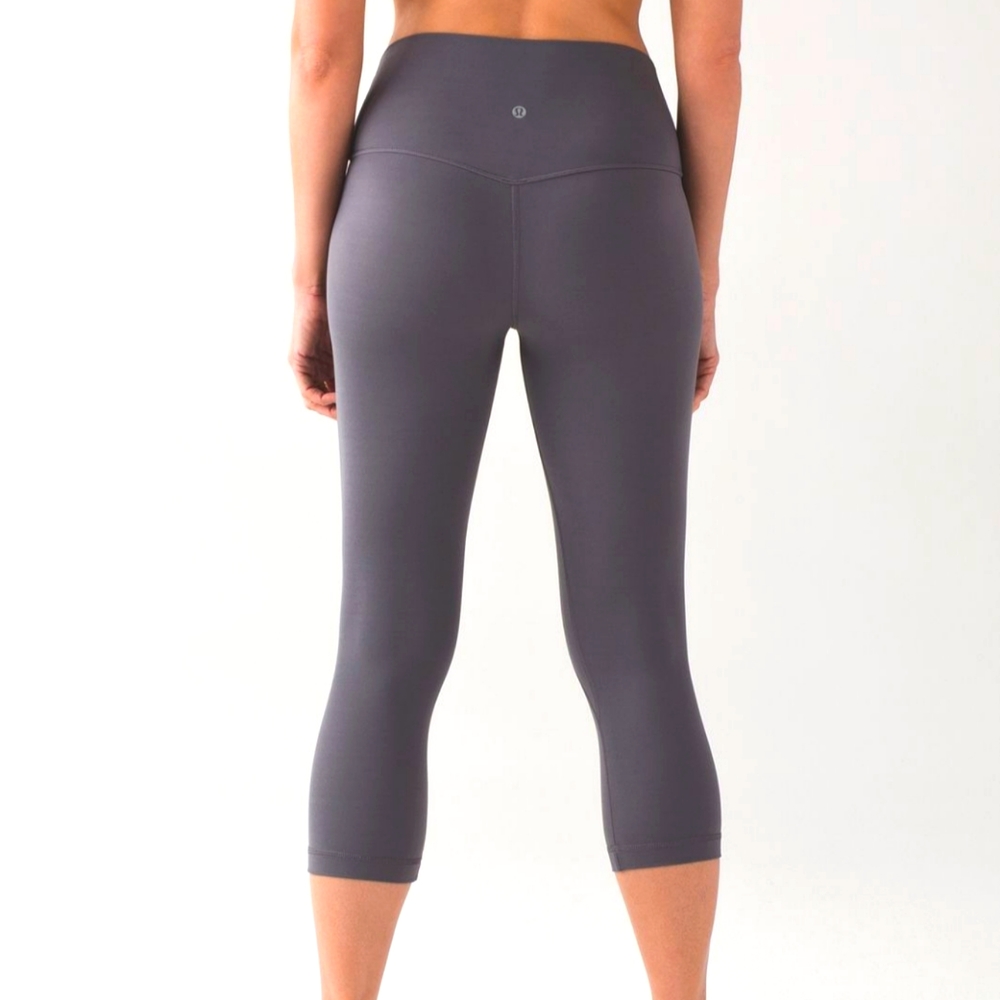 Lululemon EUC Align Crop in Dark Carbon Size 8 - Single Lined